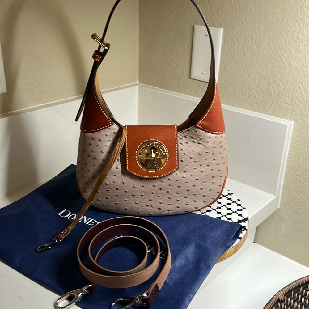 Ostritch leather Dooney & Bourke Hobo Turnlock bag. In like new condition!